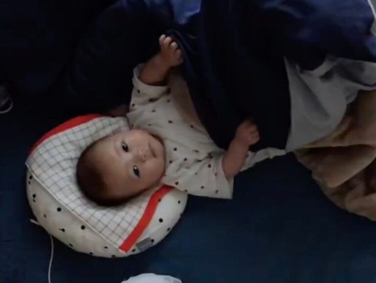 ママが来た瞬間、4カ月の赤ちゃんが満面の笑顔に！かわいすぎて「泣いちゃった」人も！1.1万人が癒された動画に注目