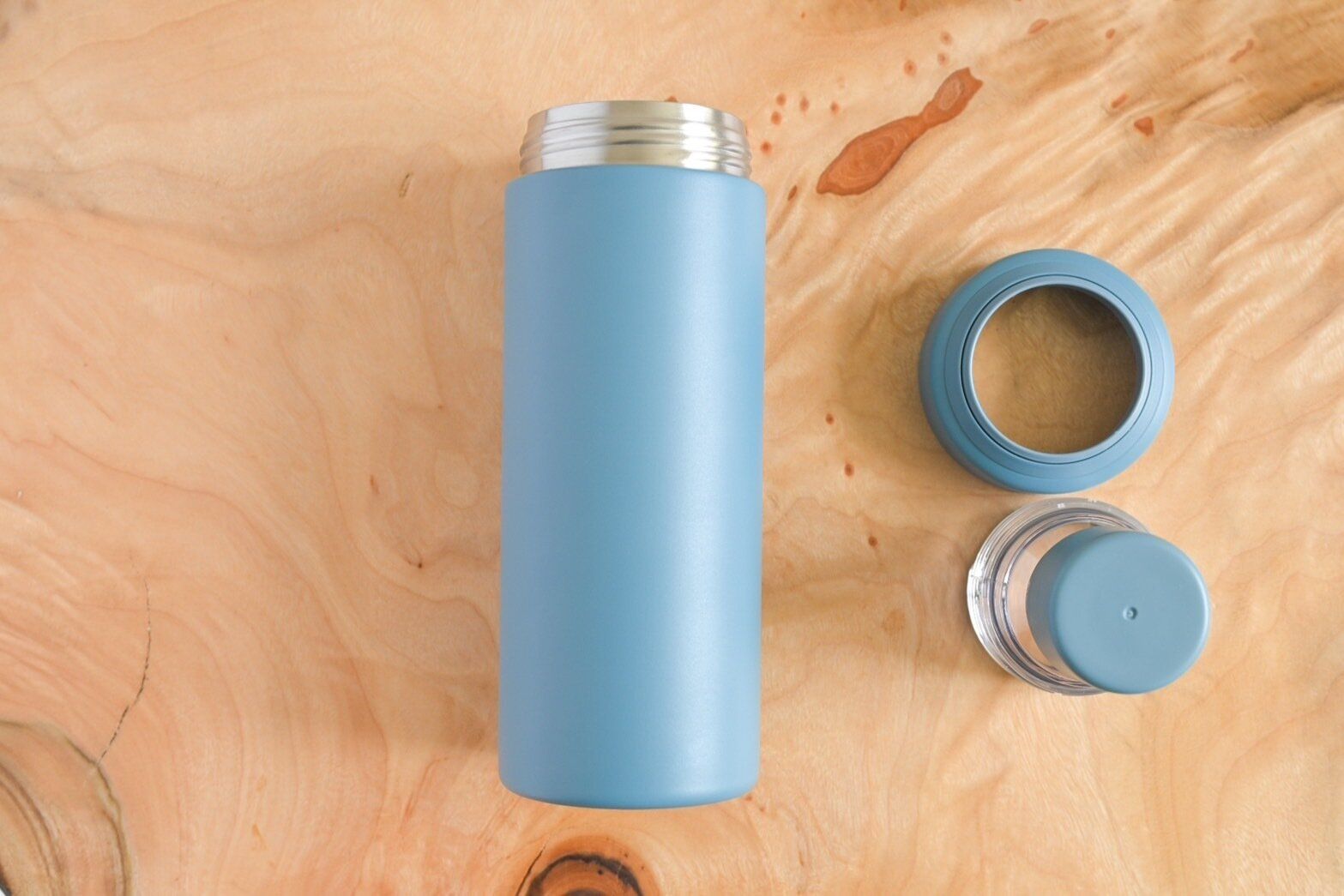 上部のパーツを外した水筒