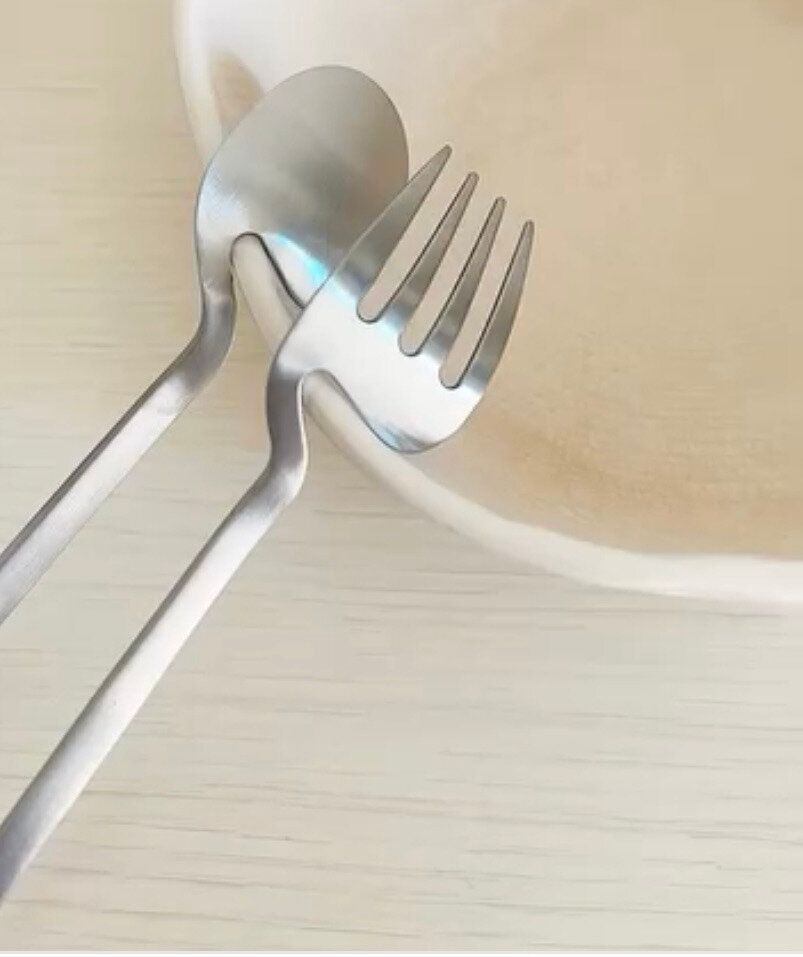 不思議な形をした画期的なカトラリー!