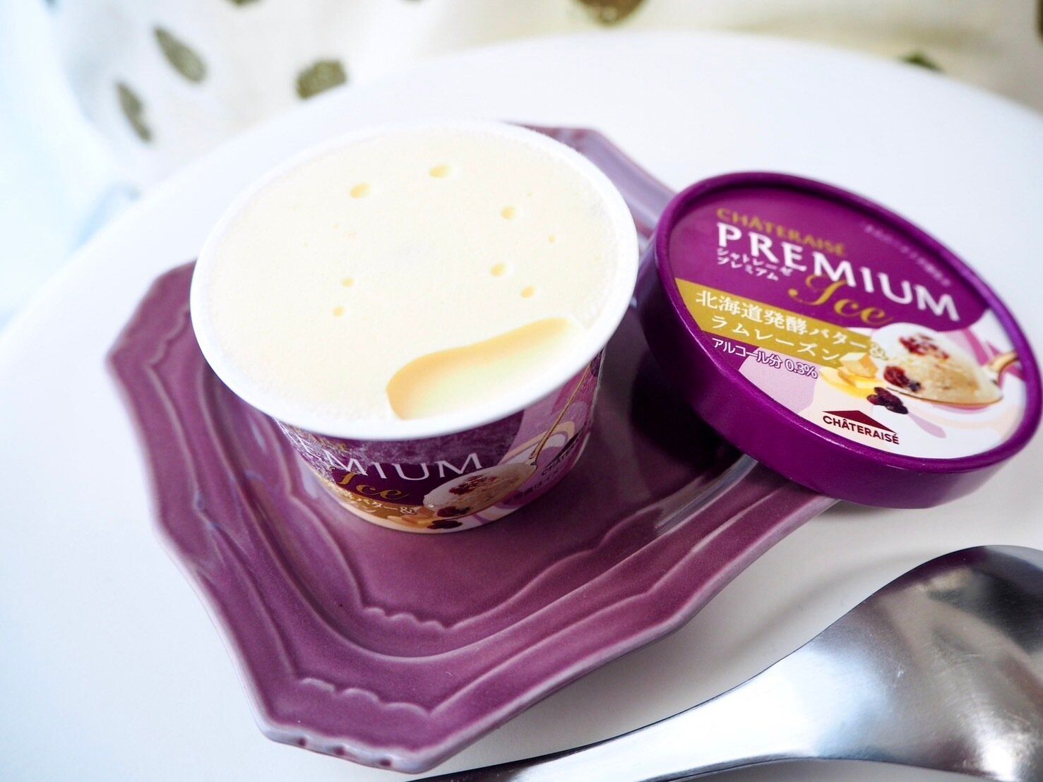 シャトレーゼ「CHATERAISE PREMIUM 北海道発酵バター＆ラムレーズン」商品写真