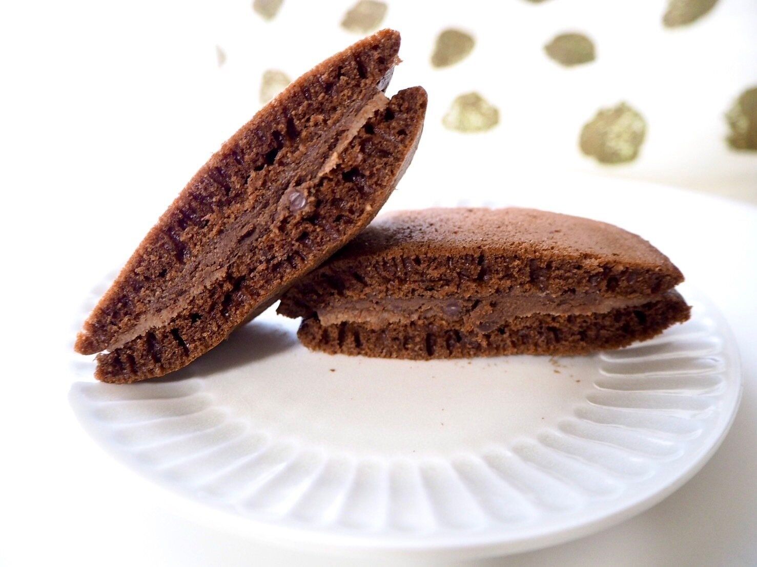 シャトレーゼ「チョコレートどらやき」断面写真