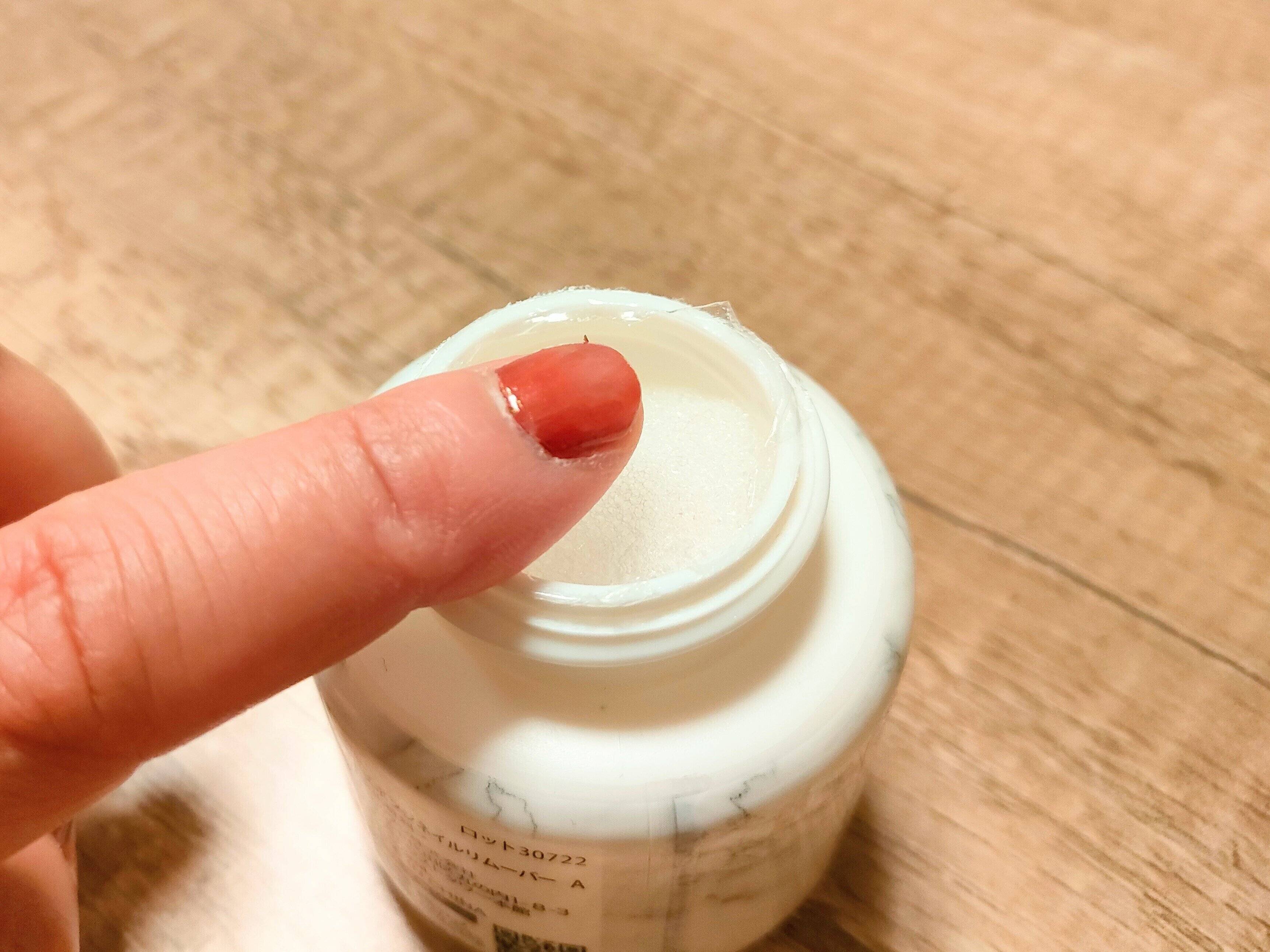 ネイルポリッシュリムーバーに入れる前のネイル