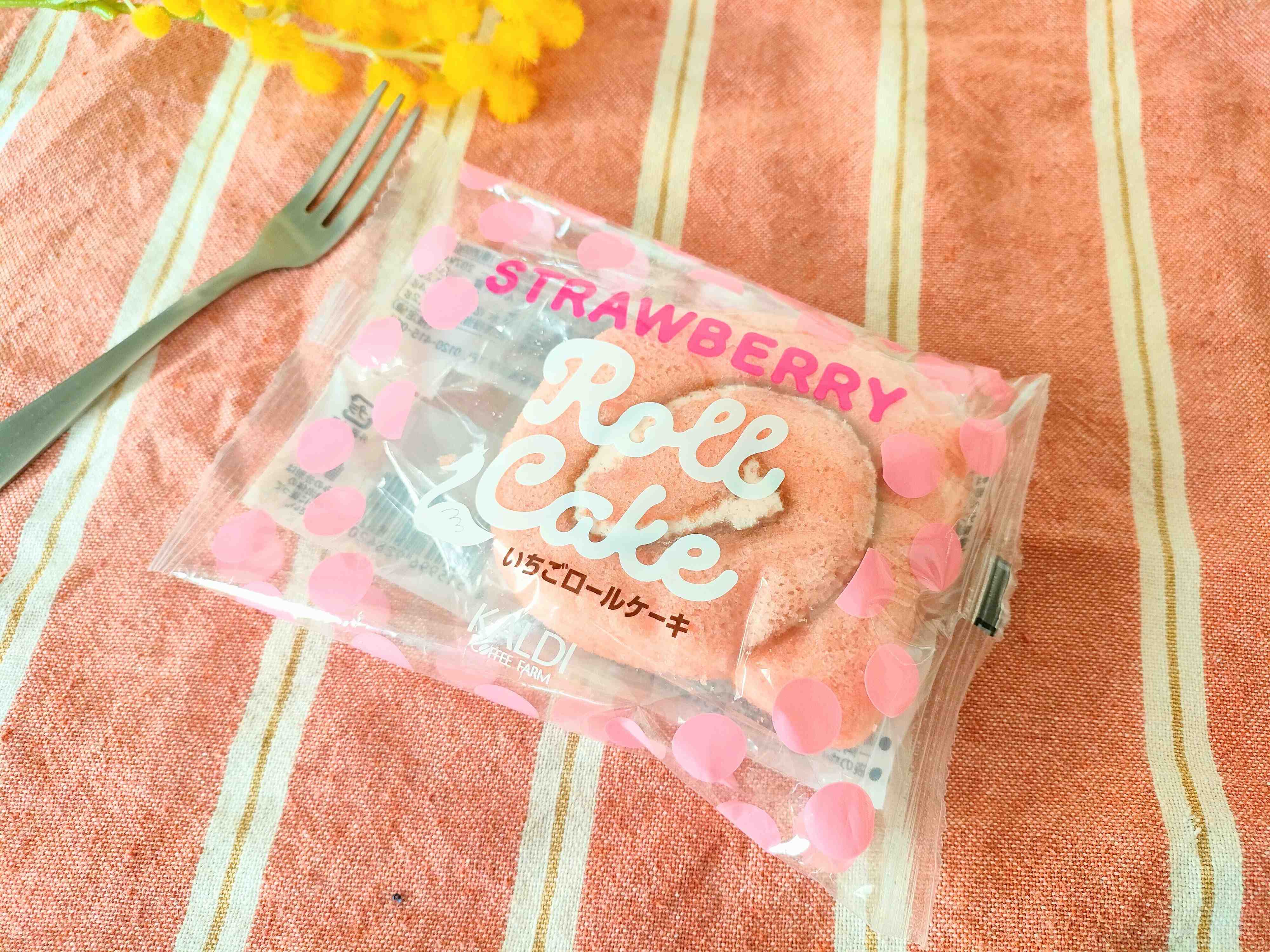 カルディいちごロールケーキ