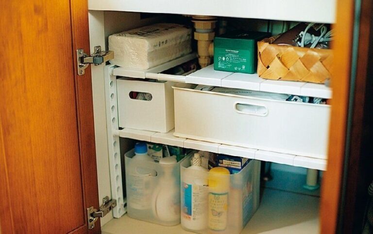 冷蔵庫のデッドスペース、ぬめる浴室、ごちゃっとしたシンク下…「禁断のあの場所」をスッキリさせる神アイテムとは!?