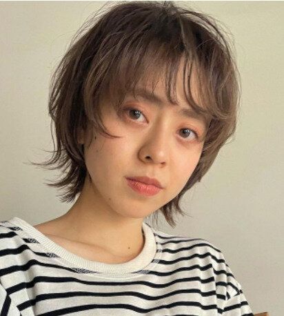 おしゃれな女子高校生のモテるヘアカタログ。外ハネがトレンド!ショートレイヤー