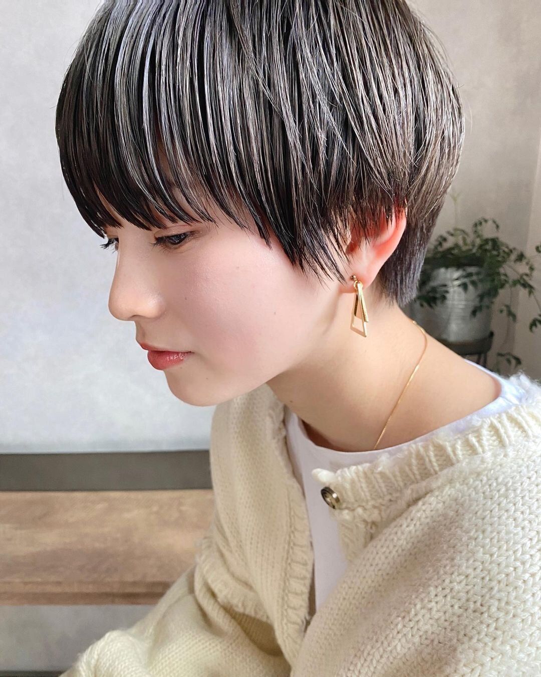 おしゃれな女子高校生のモテるヘアカタログ。乾かすだけで決まるマッシュショート