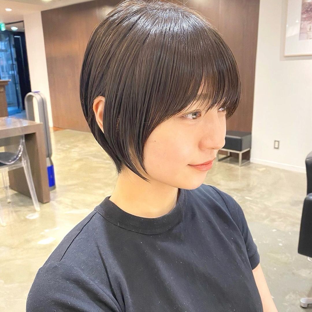 おしゃれな女子高校生のモテるヘアカタログ。透明感のあるコンパクトショート