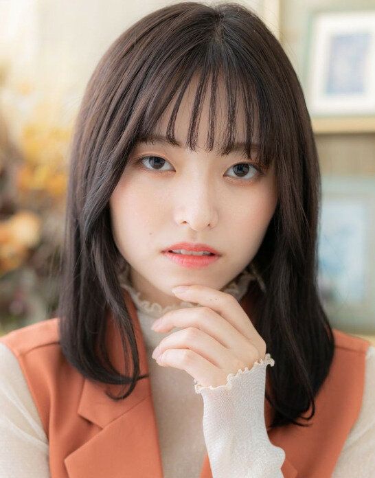 フリンジバングでおしゃれに!ゆるふわミディアム