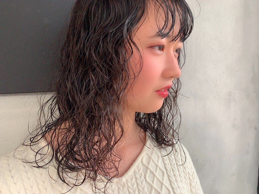 おしゃれな女子高校生のモテるヘアカタログ。ほかの女子と差をつけるなら「くりくりパーマ」がおすすめ