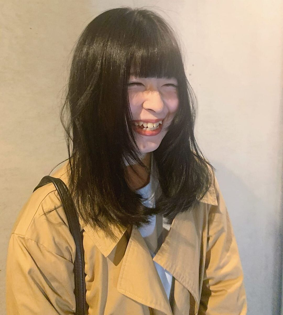 おしゃれな女子高校生のモテるヘアカタログ。重めの前髪+黒髪ロングであいみょん風おしゃれ女子に変身