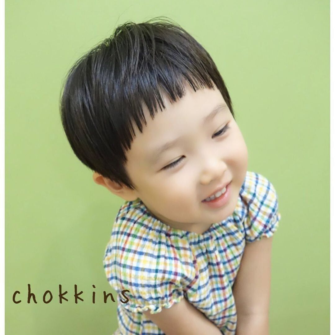 小学生女子も納得のキュートなヘアスタイル。モードだけどかわいいキッズヘア