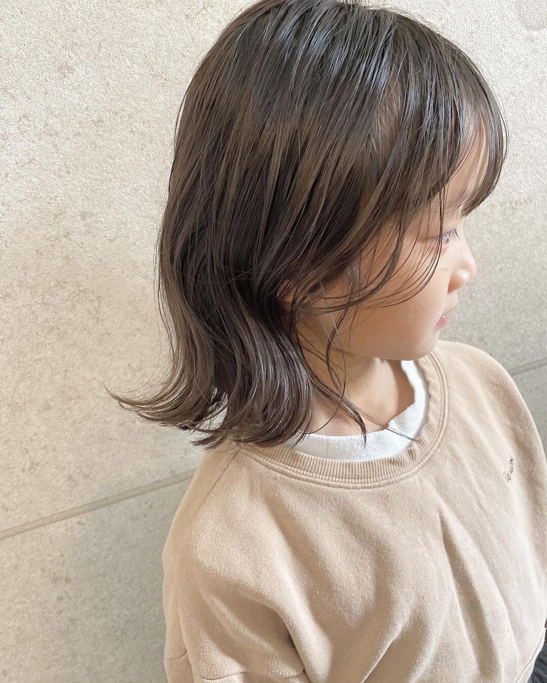 小学生女子も納得のキュートなヘアスタイル。切りっぱなしボブでおしゃれキッズに