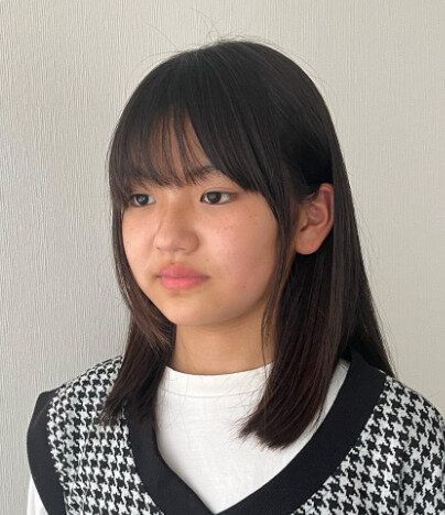 髪全体がまとまりやすい！ストレートミディアム