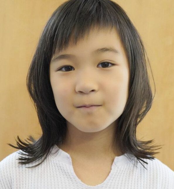 アシンメトリーの前髪でおしゃれ感アップ！くびれミディアム