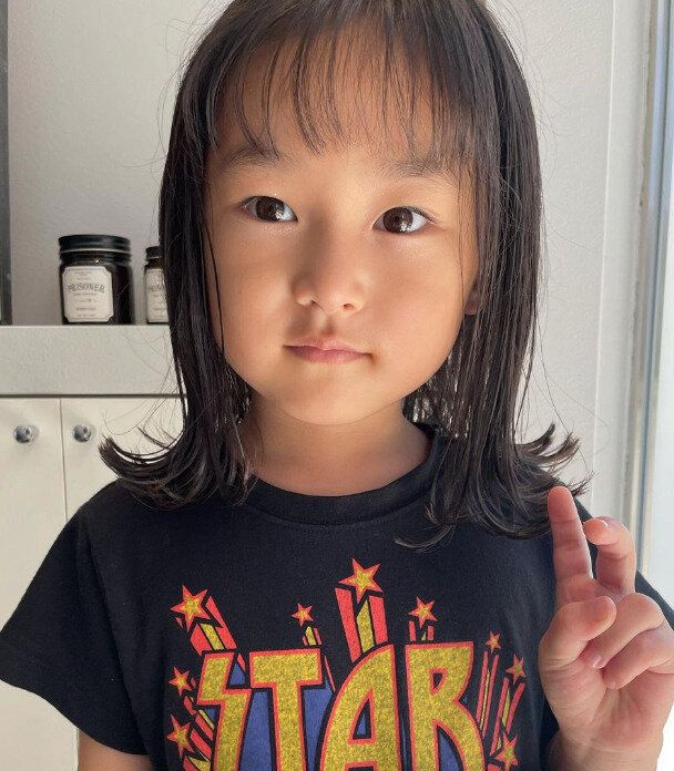 シースルーバングがトレンド！外ハネミディアム