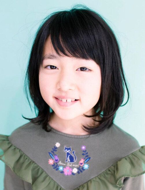 キュートなミディアムレイヤースタイル