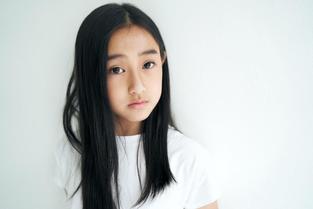 小学生女子も納得のキュートなヘアスタイル。清楚でかわいいストレートヘア