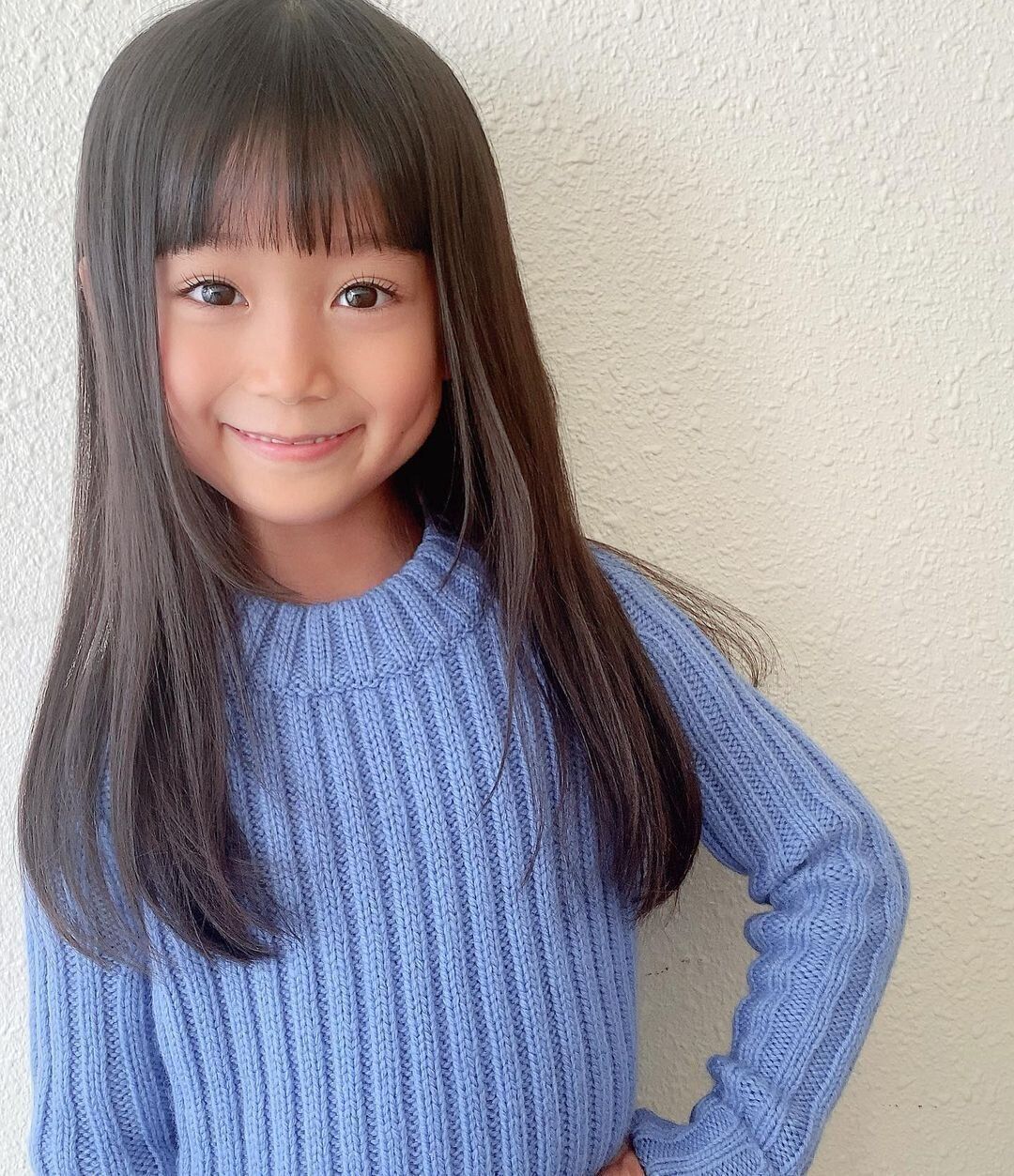 小学生女子も納得のキュートなヘアスタイル。定番人気！ストレートロング