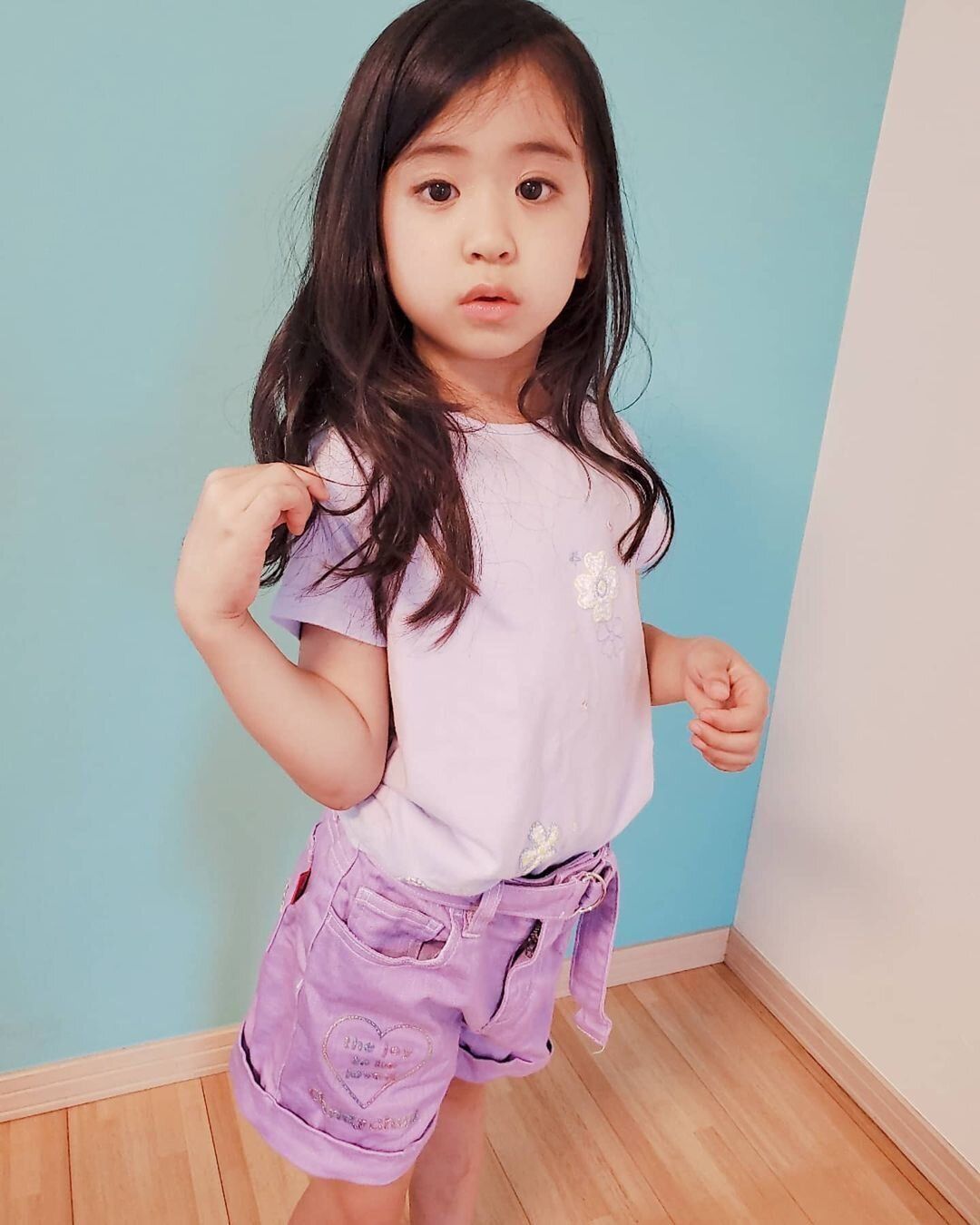 小学生女子も納得のキュートなヘアスタイル。毛先にカールを効かせて大人っぽくアレンジ！