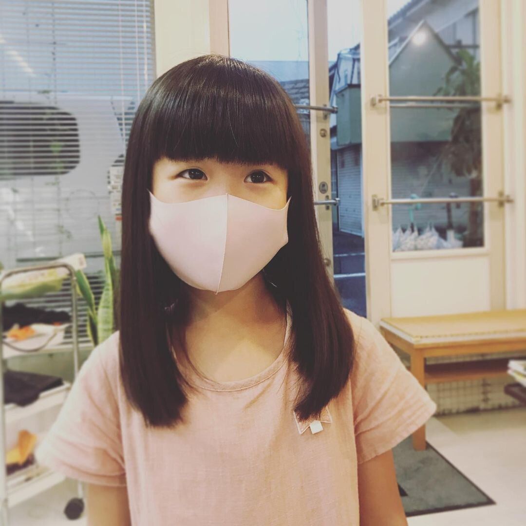 小学生女子も納得のキュートなヘアスタイル。ぱっつん前髪でかわいさアップ！