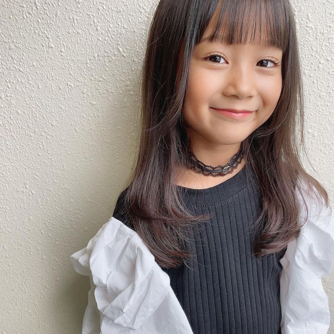 小学生女子も納得のキュートなヘアスタイル。レイヤーロングでおしゃれキッズに大変身！