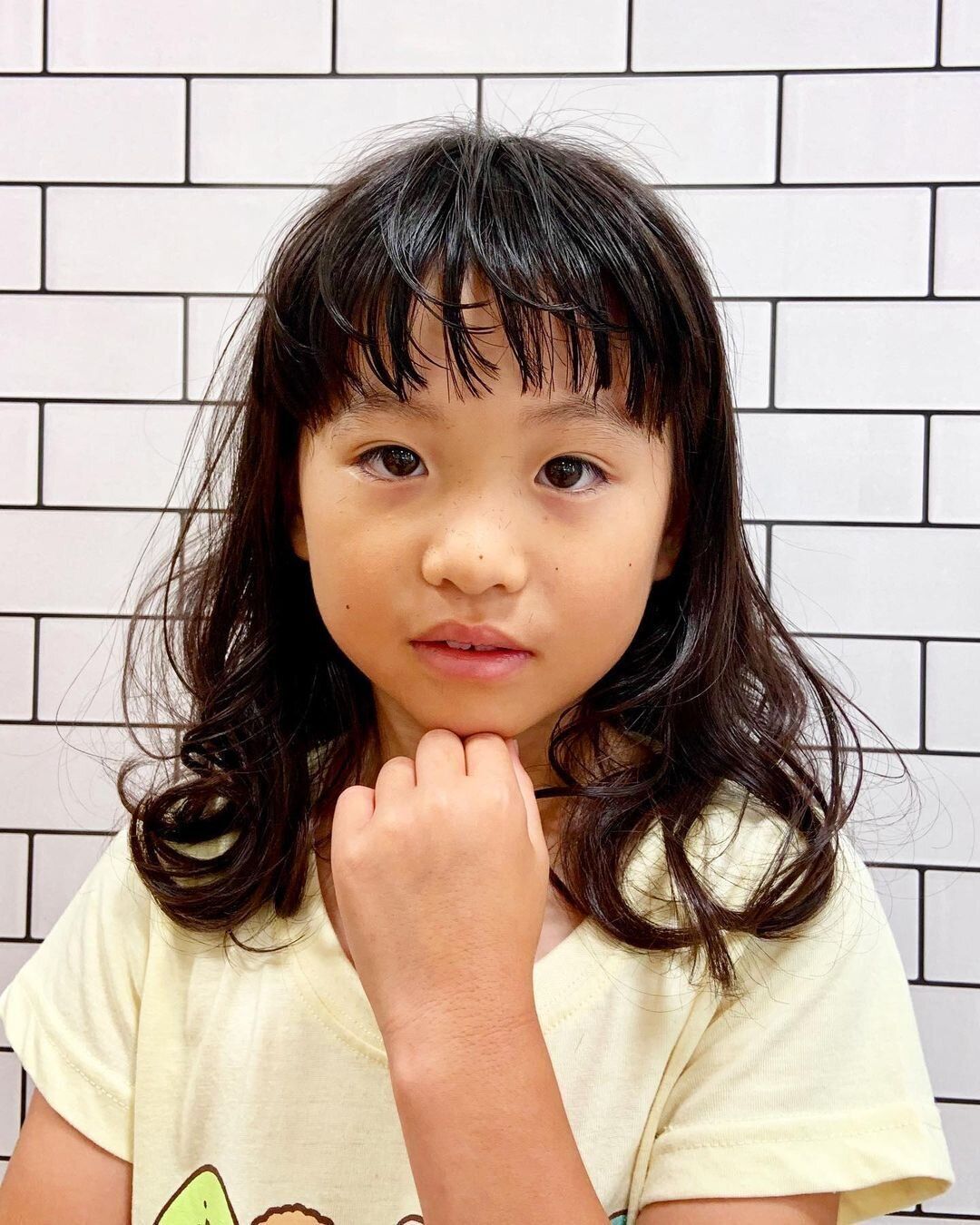 小学生女子も納得のキュートなヘアスタイル。ゆるふわ×ウェットで大人っぽく！