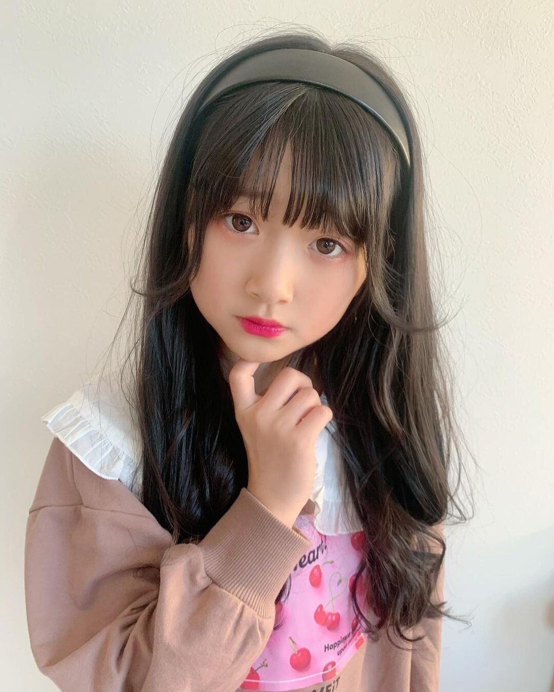 小学生女子も納得のキュートなヘアスタイル。韓国風巻きで気分はK-POPアイドル！