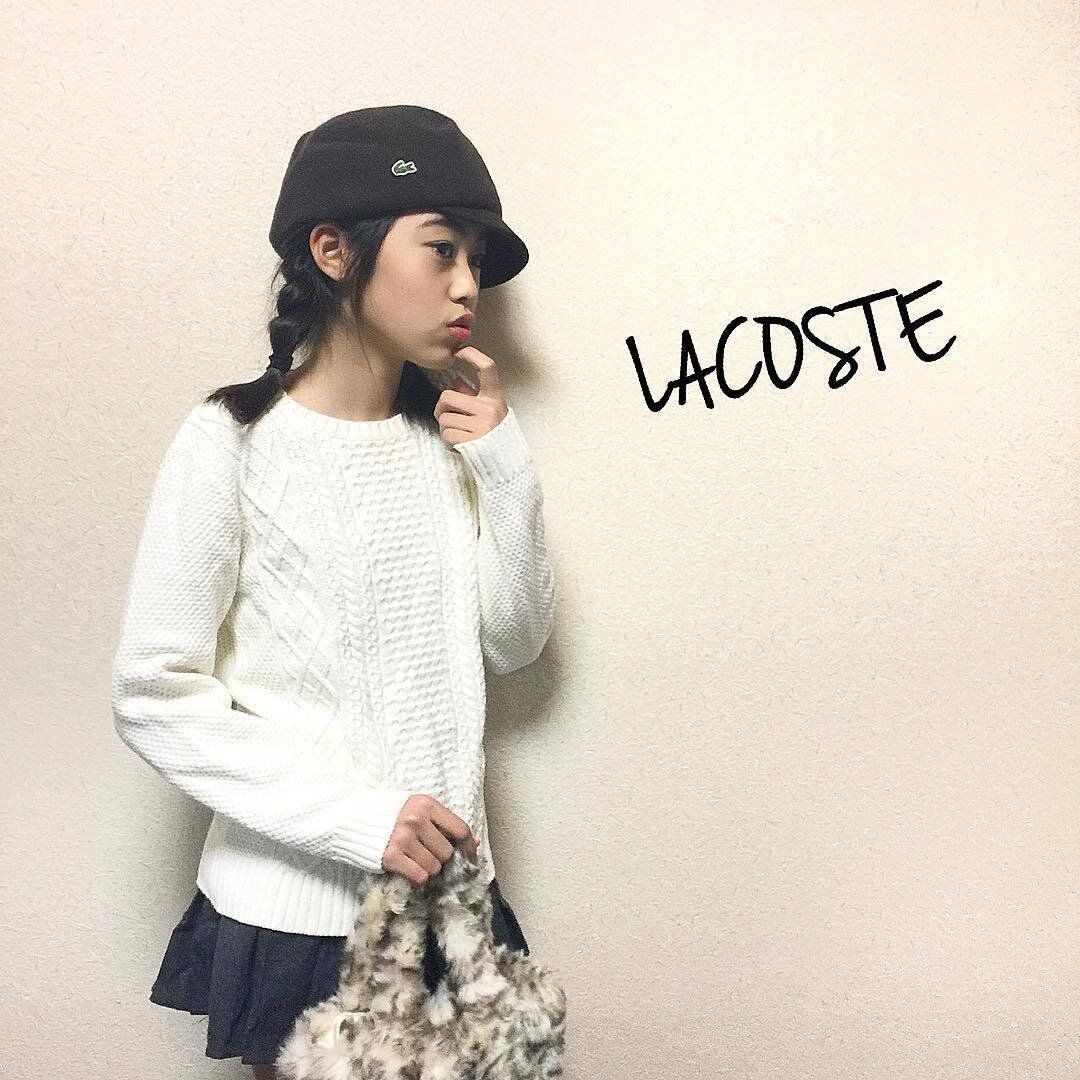 小学生女子も納得のキュートなヘアスタイル。ゆるめな三つ編み＋キャスケットでおしゃれ上級者