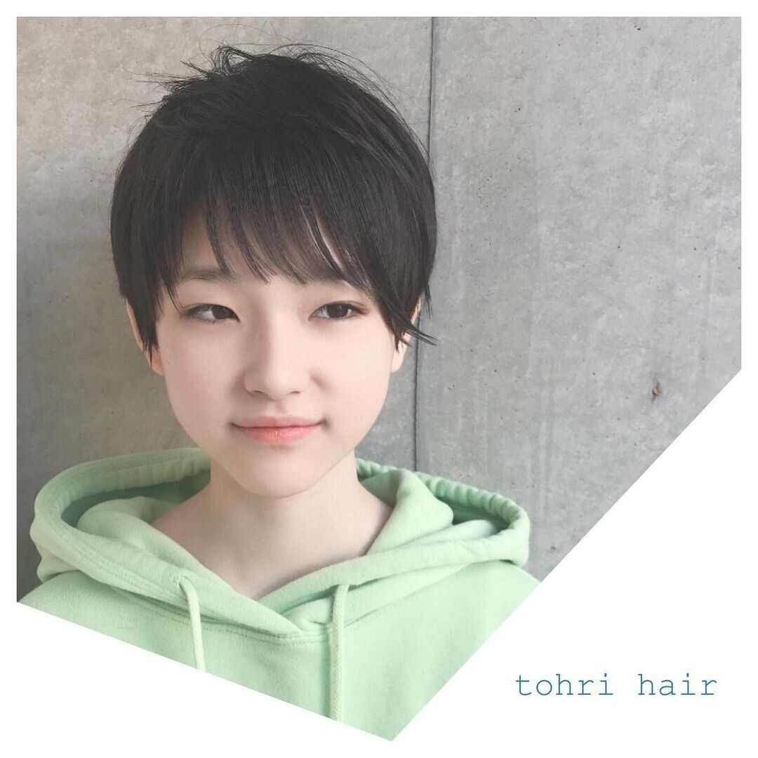 中学生の女の子に似合う流行のヘアスタイル ちょっと大人なハンサムショート