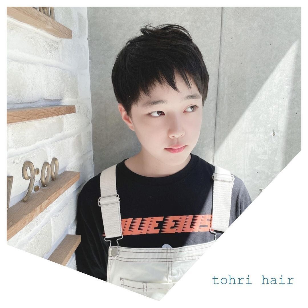 中学生の女の子に似合う流行のヘアスタイル モードなベリーショート