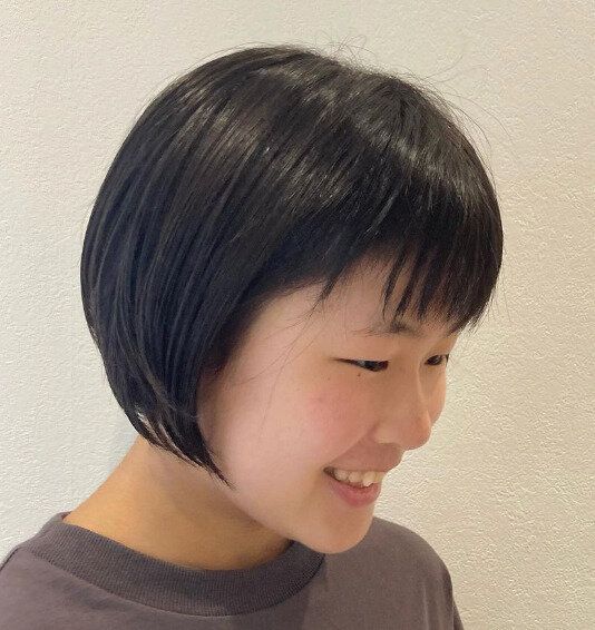 軽くてセットが簡単！前下がりボブ