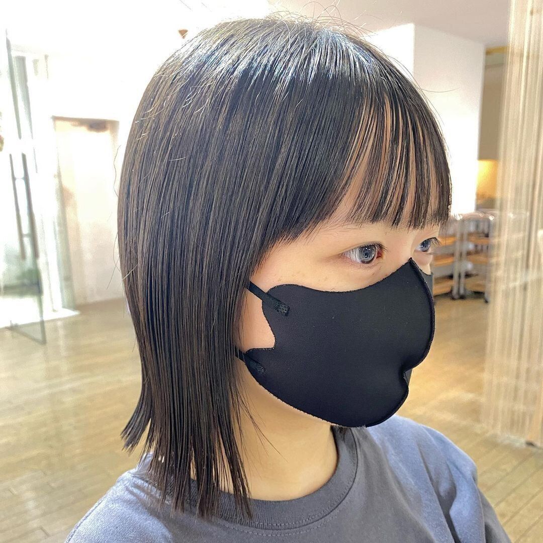 中学生の女の子に似合う流行のヘアスタイル 縮毛矯正でツヤのあるボブに
