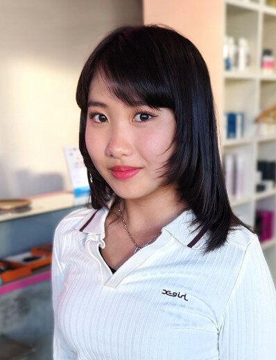 レイヤーを入れておしゃれ感アップ！顔まわりに動きのあるセミロング