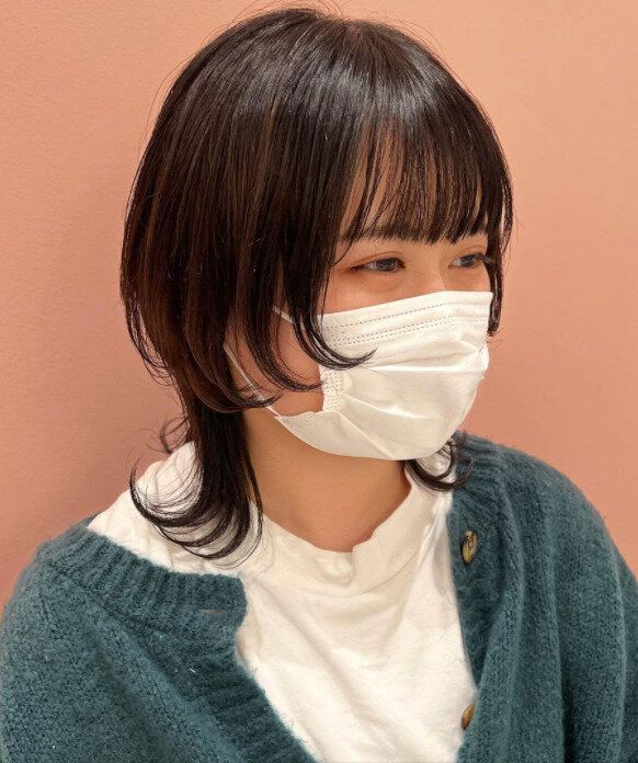 中学生の女の子に似合う流行のヘアスタイル。他の子と差をつけたい！旬のミディアムウルフ