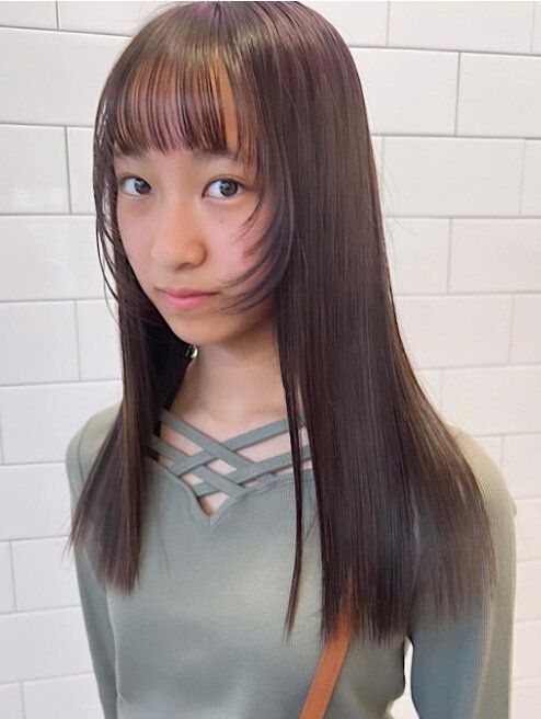 フロントレイヤーがポイントのおしゃれロング