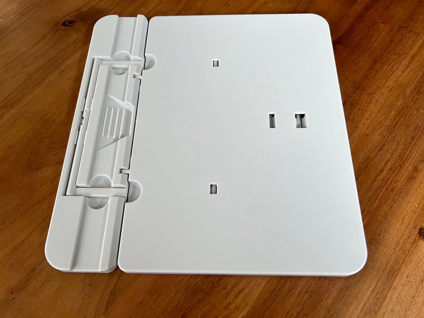 これは使える！DAISOのタブレットスタンドにもなる読書台！