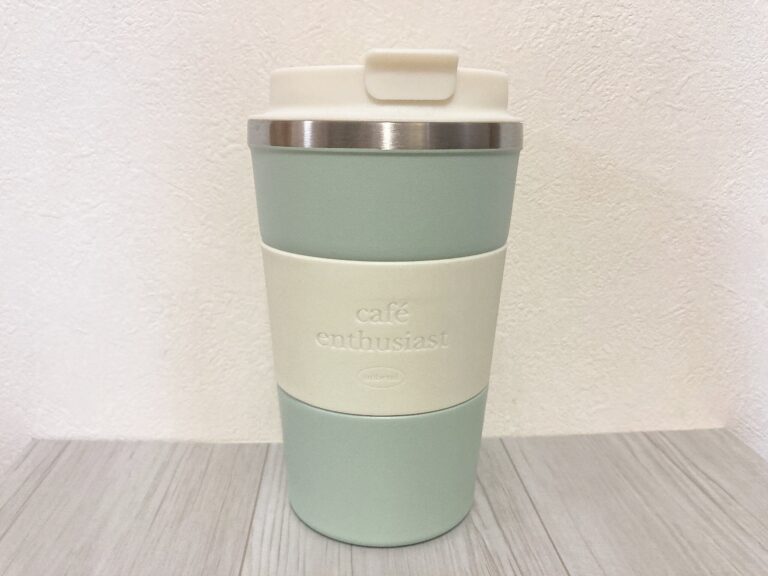 【3COINS】見つけたらすぐ買って！おしゃれカラーが豊富な1年中使える蓋付きタンブラー