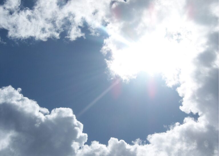 曇りや雨でも要注意！今すぐしないと後悔する紫外線対策を気象予報士が解説