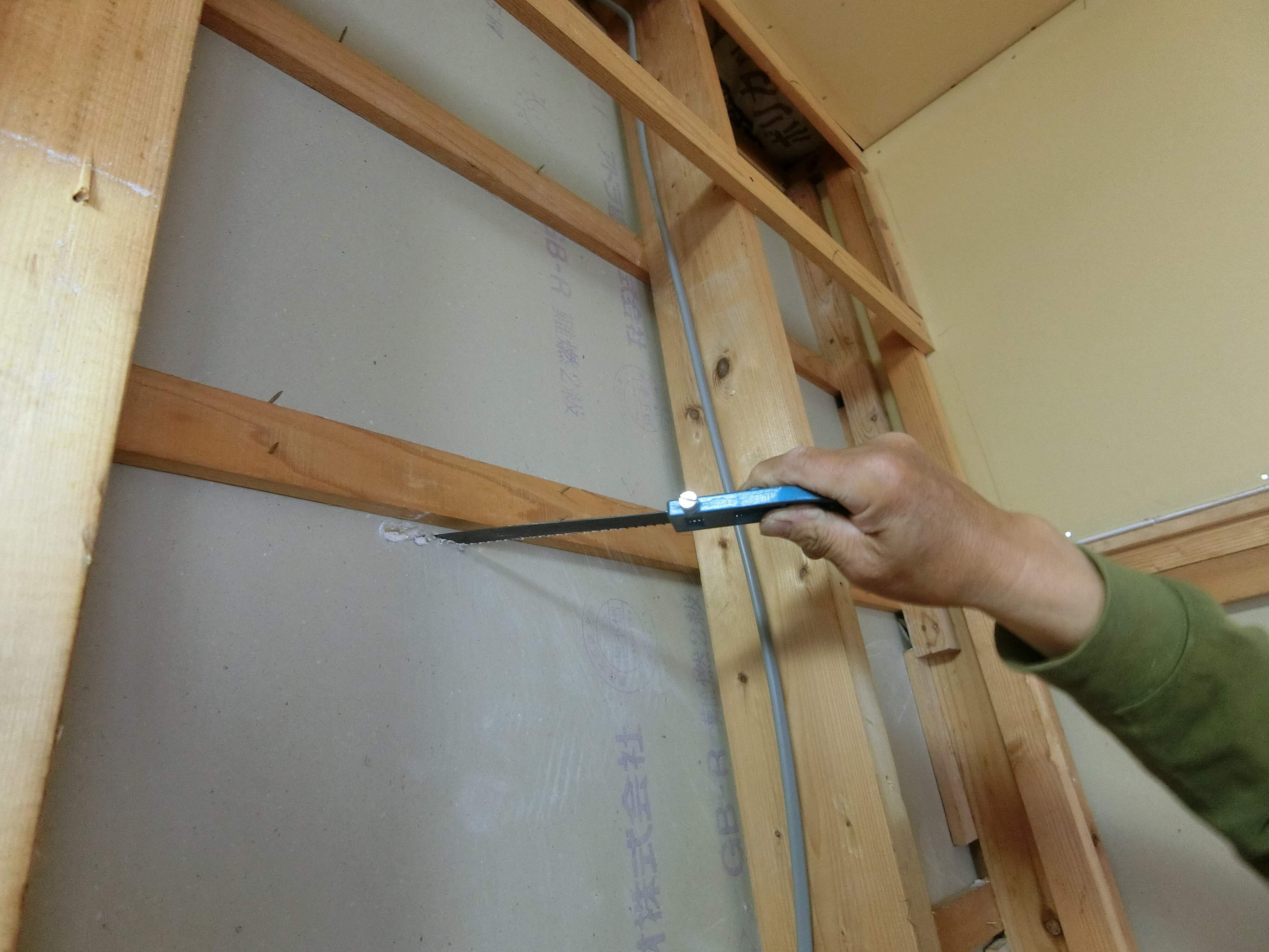 石膏ボード　切断