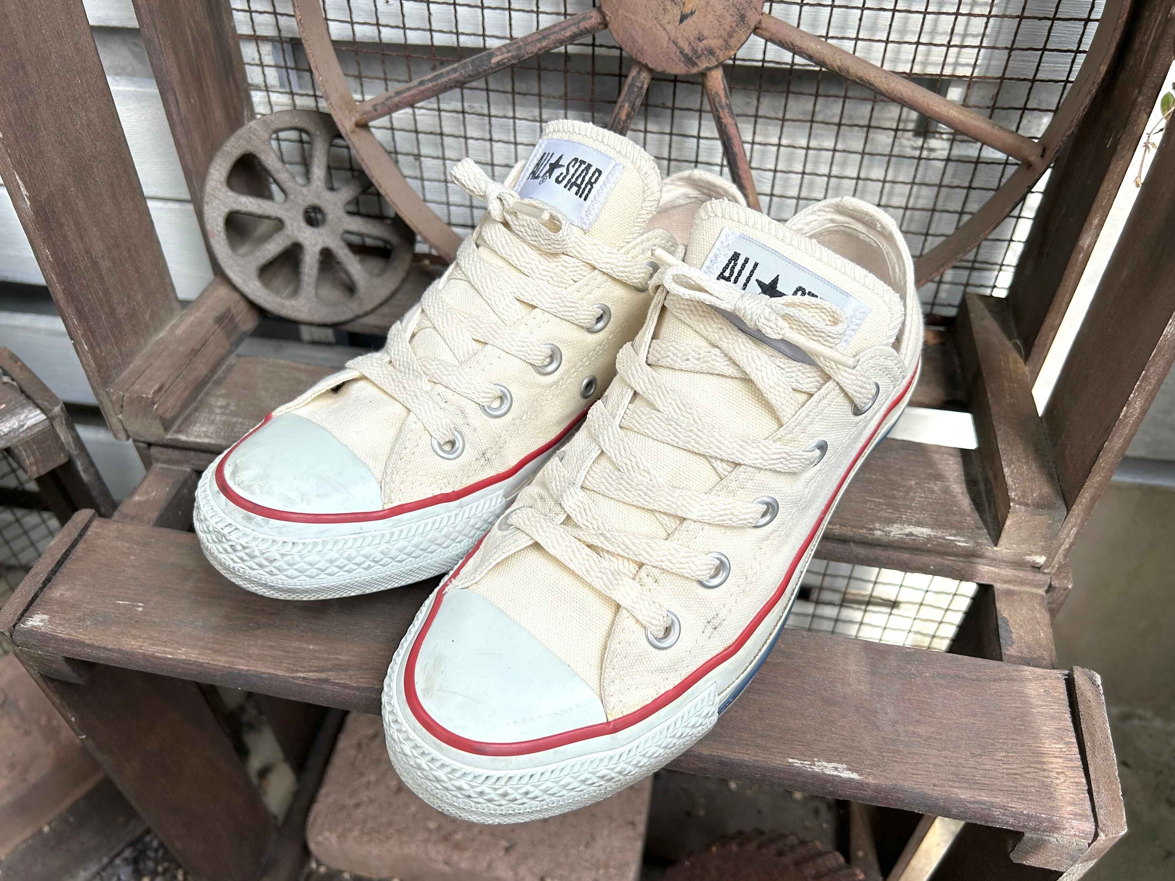 セリア　スニーカー　伸びる靴ひも