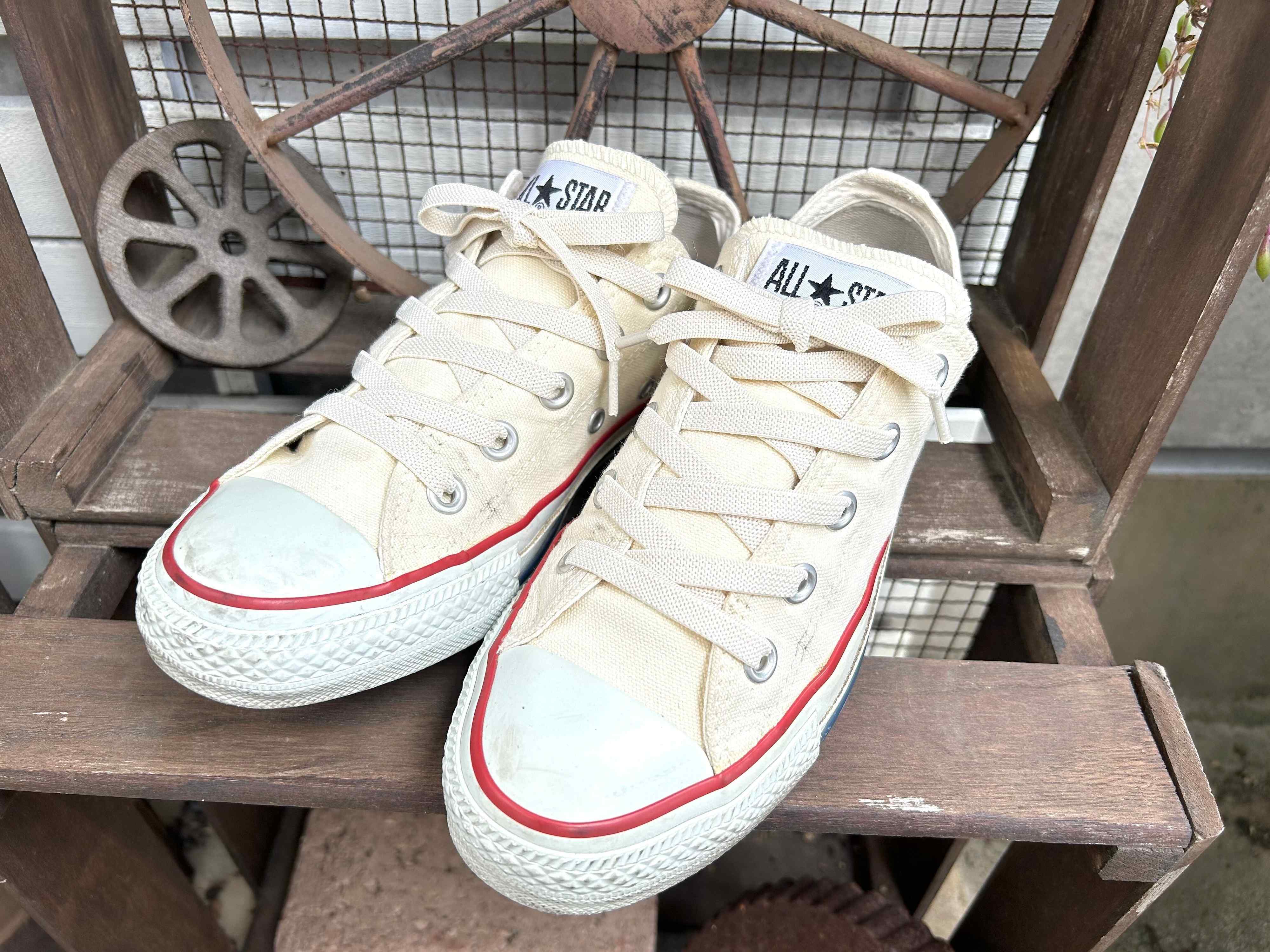 セリア　スニーカー　伸びる靴ひも