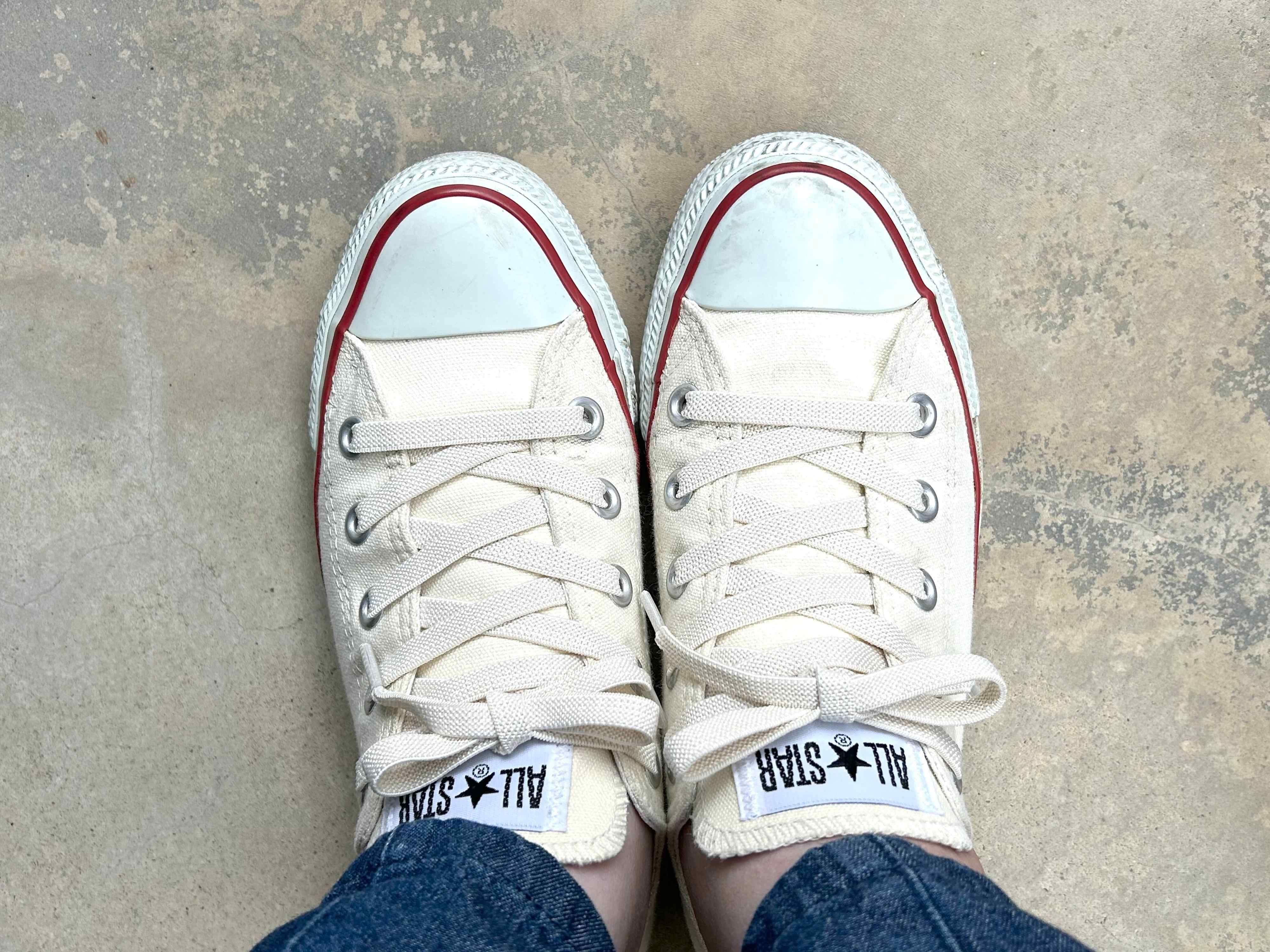 セリア　スニーカー　伸びる靴ひも