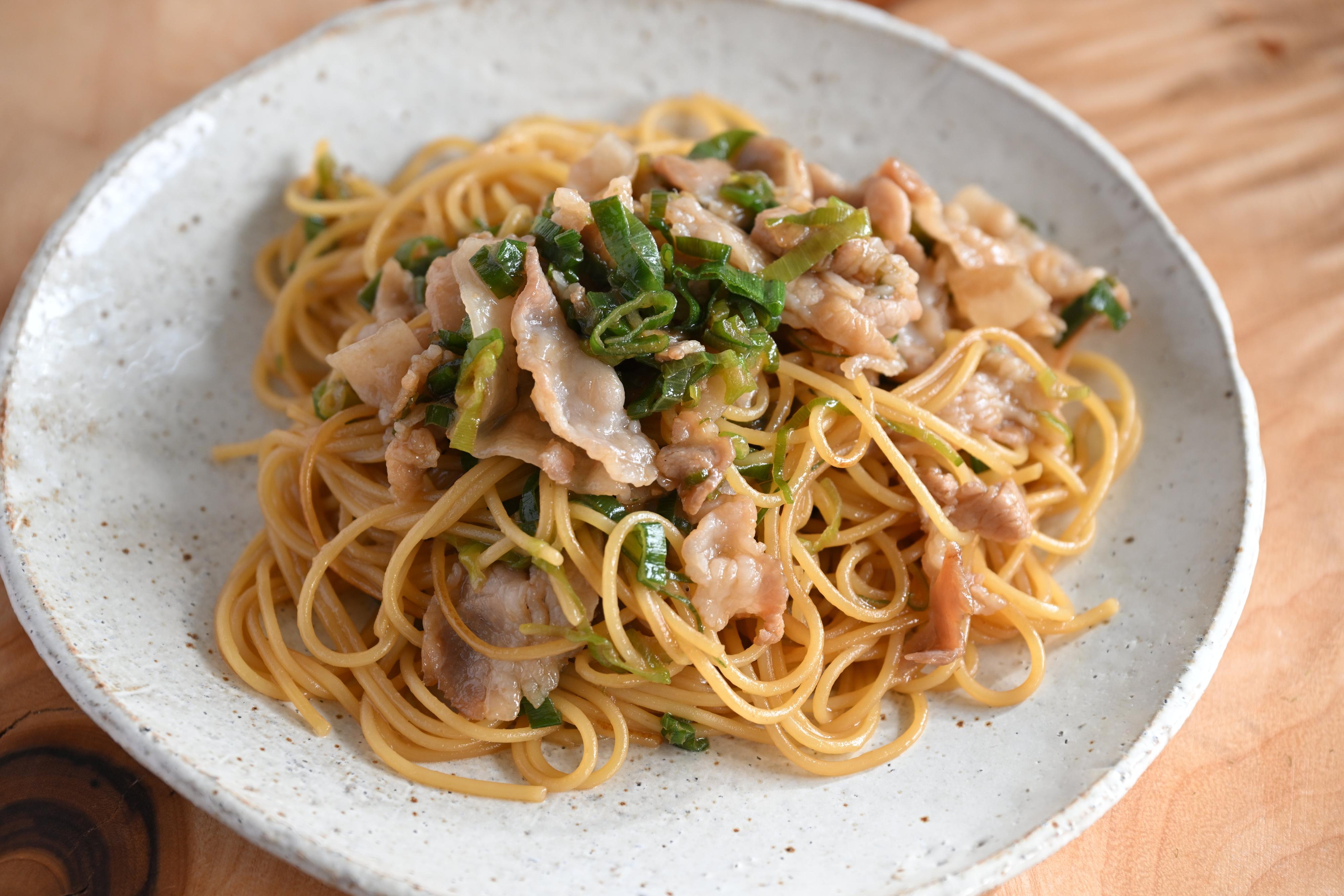 皿に盛られたパスタ