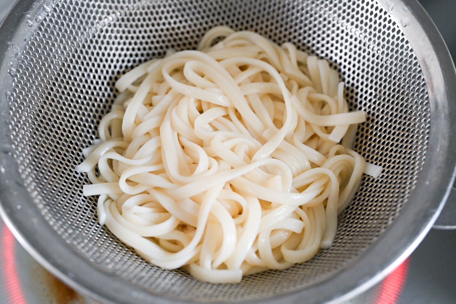 ザルに入ったうどん