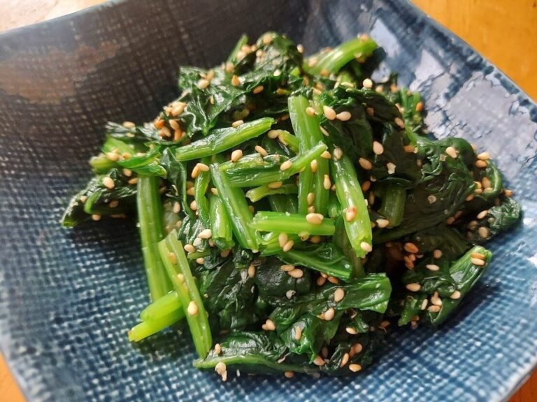 ひと工夫でワンランク上の味に！定番の家庭料理「ほうれん草のごま和え」を劇的においしくする方法って？
