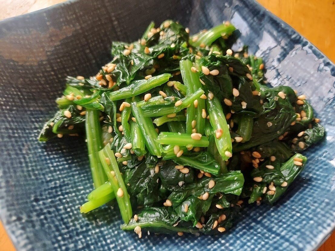 ひと工夫でワンランク上の味に！定番の家庭料理「ほうれん草のごま和え」を劇的においしくする方法って？