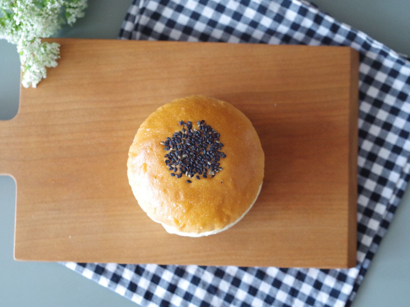 【ファミマ新作】ここでしか買えない！高級「生」食パン専門店監修“あんぱん”食べてみて！