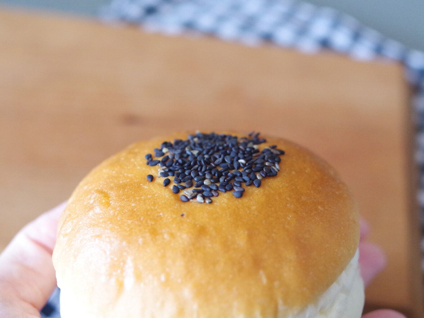 【ファミマ新作】ここでしか買えない！高級「生」食パン専門店監修“あんぱん”食べてみて！