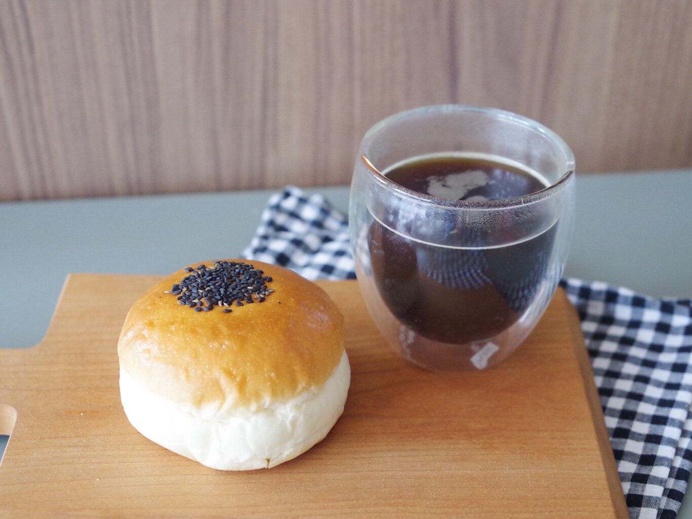 【ファミマ新作】ここでしか買えない！高級「生」食パン専門店監修“あんぱん”食べてみて！