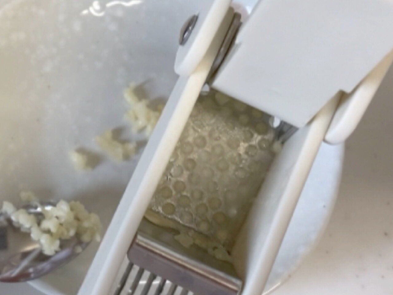 3COINSガーリックプレス＆スライサー